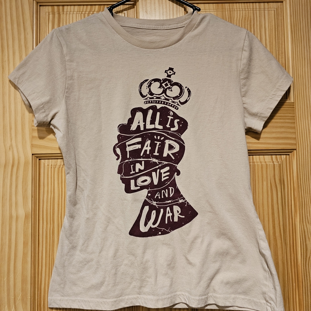 Bridgerton Alls Fair In Love & War Womens Fitted Tee Medium Netlix Izzy&Liv
